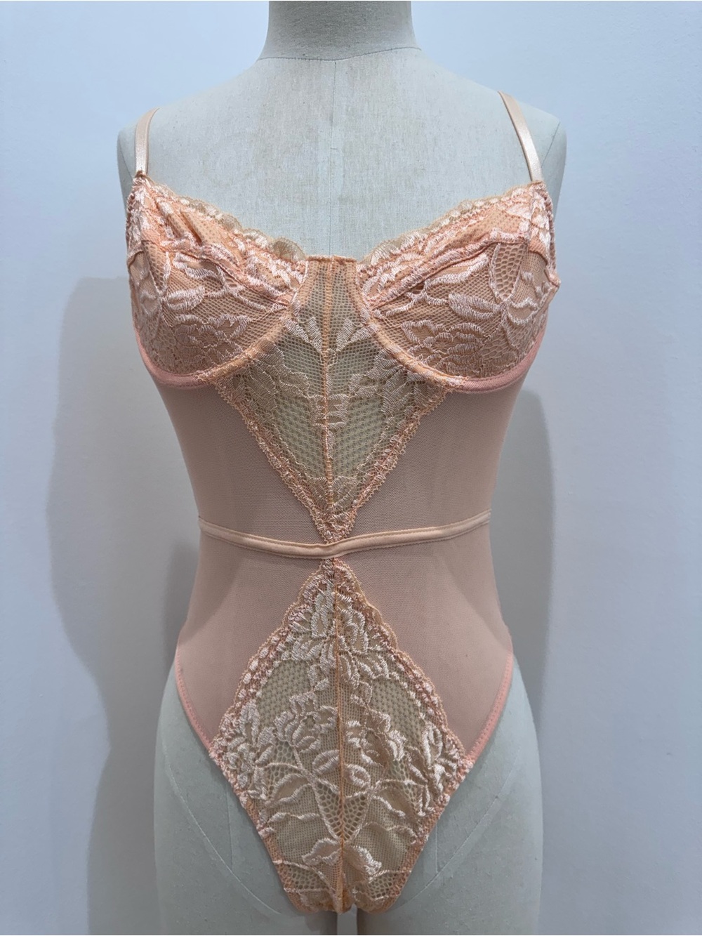 Peach Lace Bodysuit Nylon spandex Sz L NEW F21